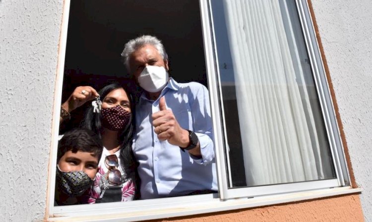 Governador entrega 56 novas moradias em Morrinhos