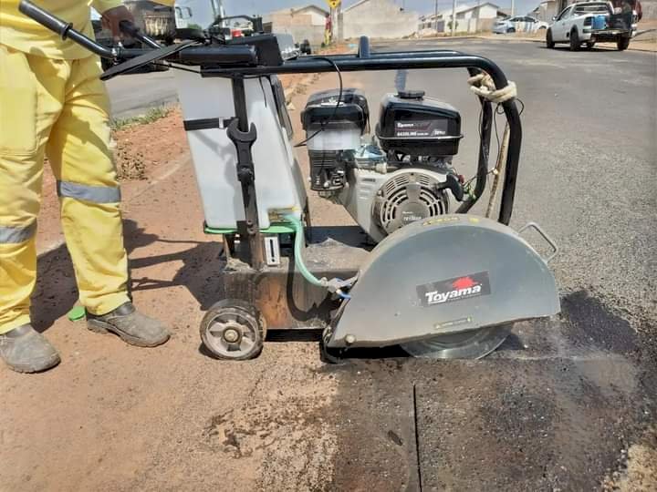 Prefeitura de Caldas Novas realiza manutenção asfáltica pelos bairros da cidade