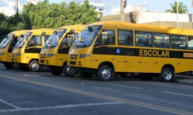 Prefeitura de Caldas Novas entrega 4 ônibus novos para dar conforto e segurança aos alunos da cidade
