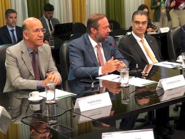 Desenvolvimento com sustentabilidade: transição energética e hidrogênio verde são debatidos em reunião