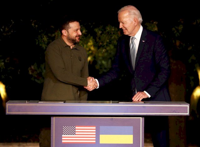 Biden autoriza Ucrânia a usar mísseis americanos de longo alcance contra a Rússia, diz jornal