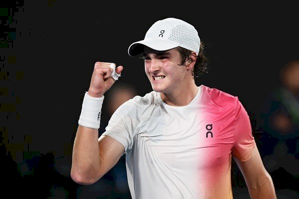 "Hipnotizante", "Fenômeno": João Fonseca encanta mundo do tênis com vitória no Australian Open